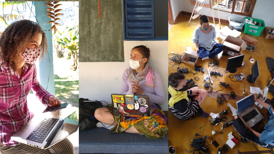 Image de mujeres sentadas, utilizando computadoras y con tapa bocas.